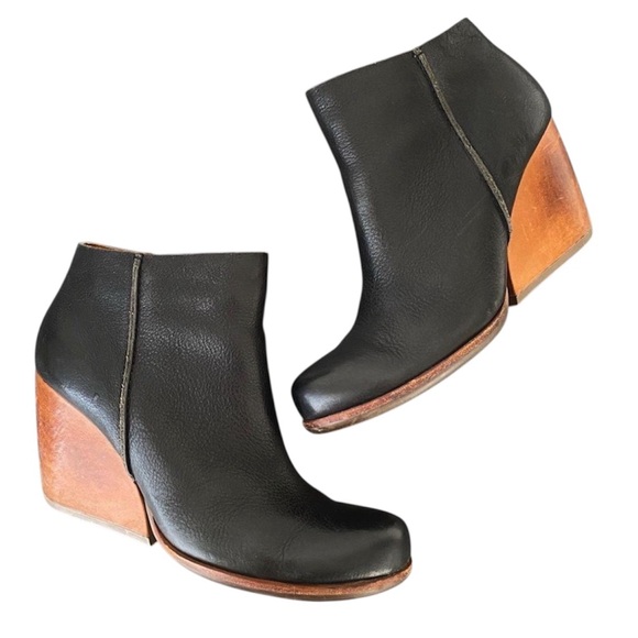 Kork-Ease Black Natalya Leather Wedge Ankle Bootie with Stacked Heel - Women’s 7 - Picture 3 of 6